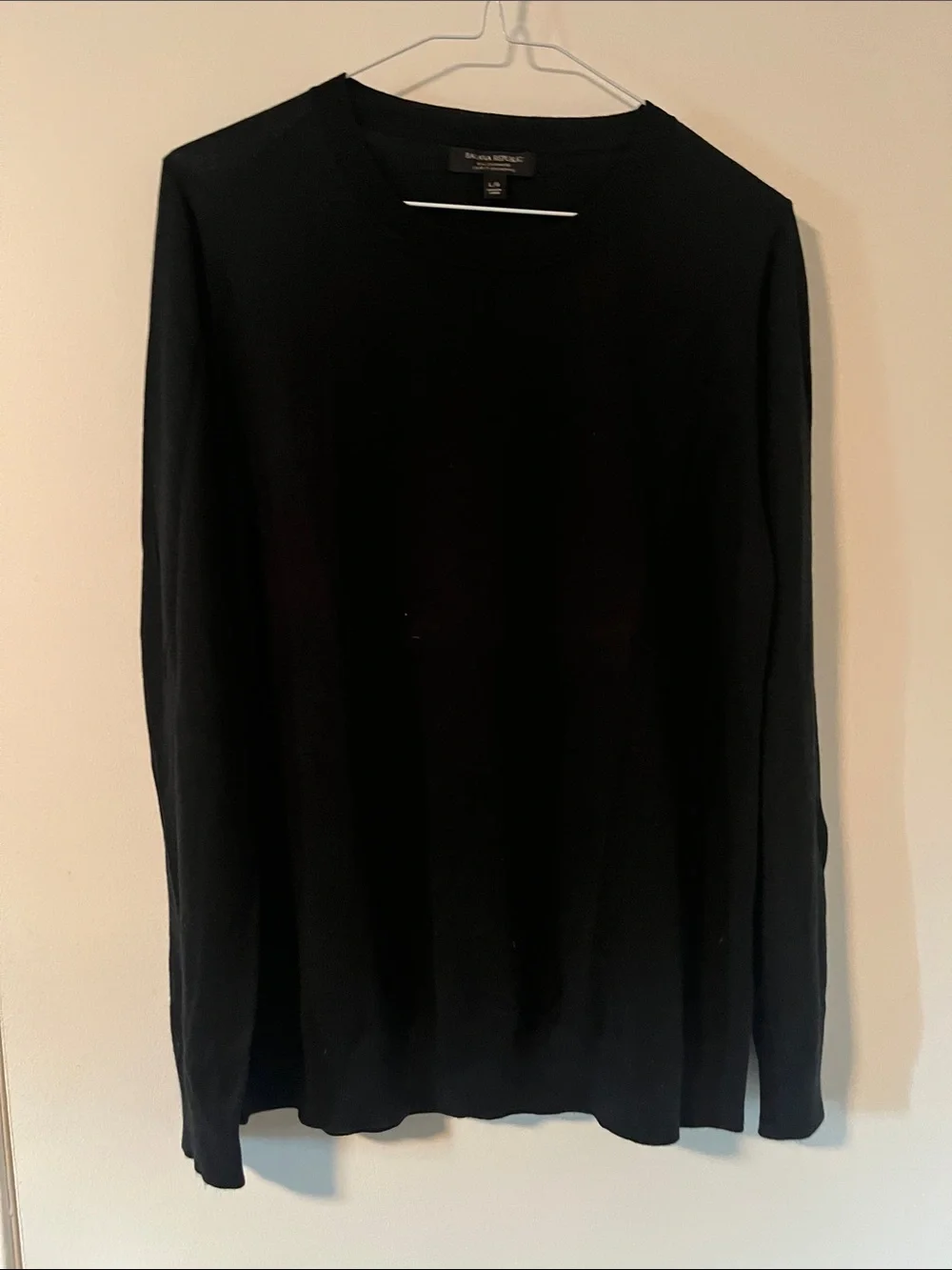 Banana Republic Black Long-Sleeve Crewneck Sweater - Picture 1 of 3